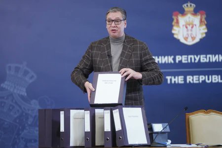 Gde li su i šta danas rade registratori prepuni dokumenata koje je precednik opušteno podizao jednom rukom?