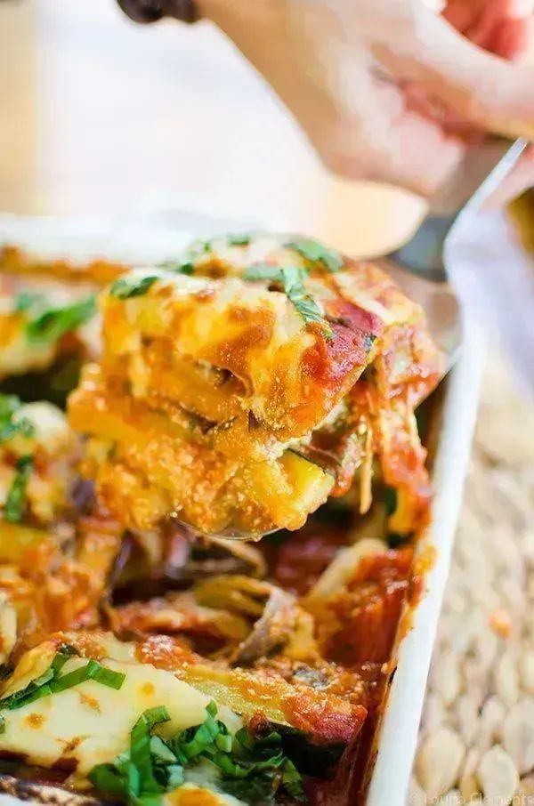 Living_Lou's tweet image. Easy vegetarian dinner recipe!

TASTY lasagna that uses zucchini, eggplant, mozzarella + ricotta cheese &amp;gt;&amp;gt;buff.ly/2N5ijEA
#vegetarian #lasagna