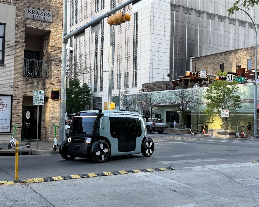 guidaautonoma's tweet image. Texas continues to be a testing ground for self-driving car companies
 spectrumlocalnews.com/tx/south-texas…
#SelfDrivingCars #AI #IoT #5G #AVs #AutonomousVehicles #autonomous #Robot #startup #SmartCity #robotaxi #travel #tech #technology #mobility #delivery #Transport
#Auto #Texas