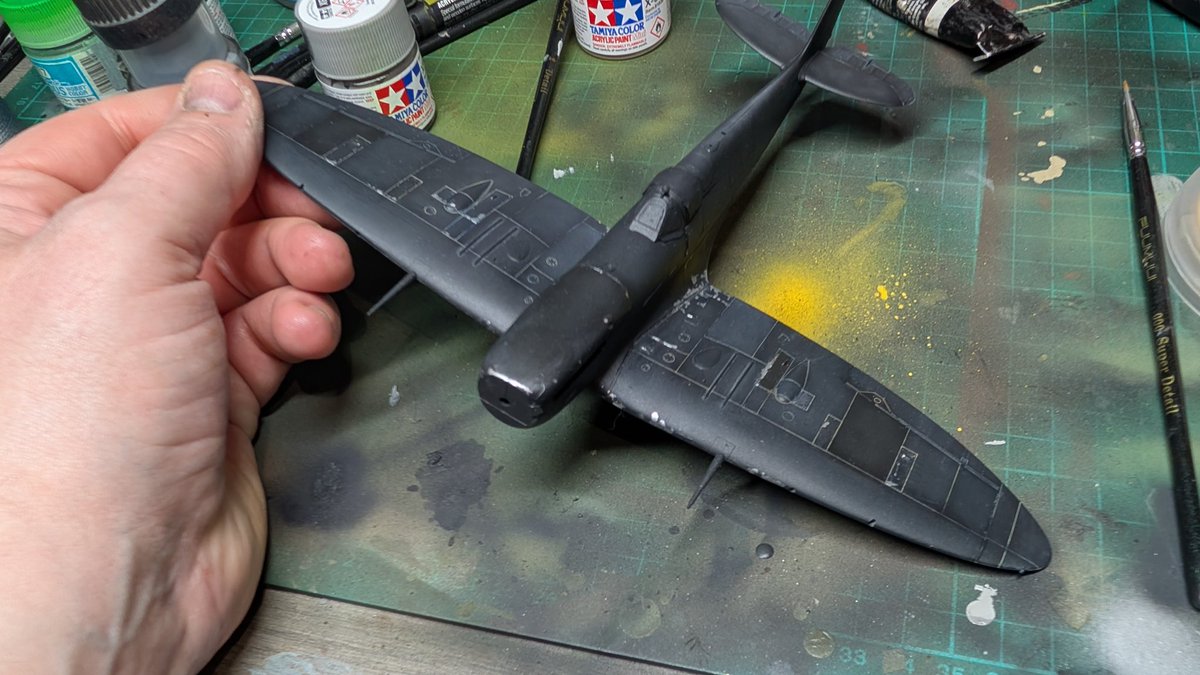 Simon (@redfivemodels on Bluesky) tweet media