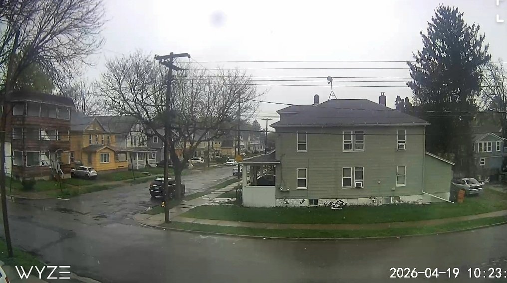 wspickerman's tweet image. 10 a.m. real-time  weather. Folks in #SouthernTier New York getting snow ❄️. 
April 2026. A welcomed change for this gardener. Any plants outside won't  be harmed during the day but depending on how cold tonight gets you may want to cover your plants. Current temp 31 F. @NWS