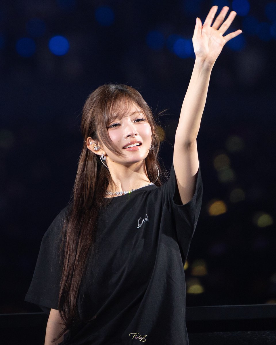 hourly rei tweet media