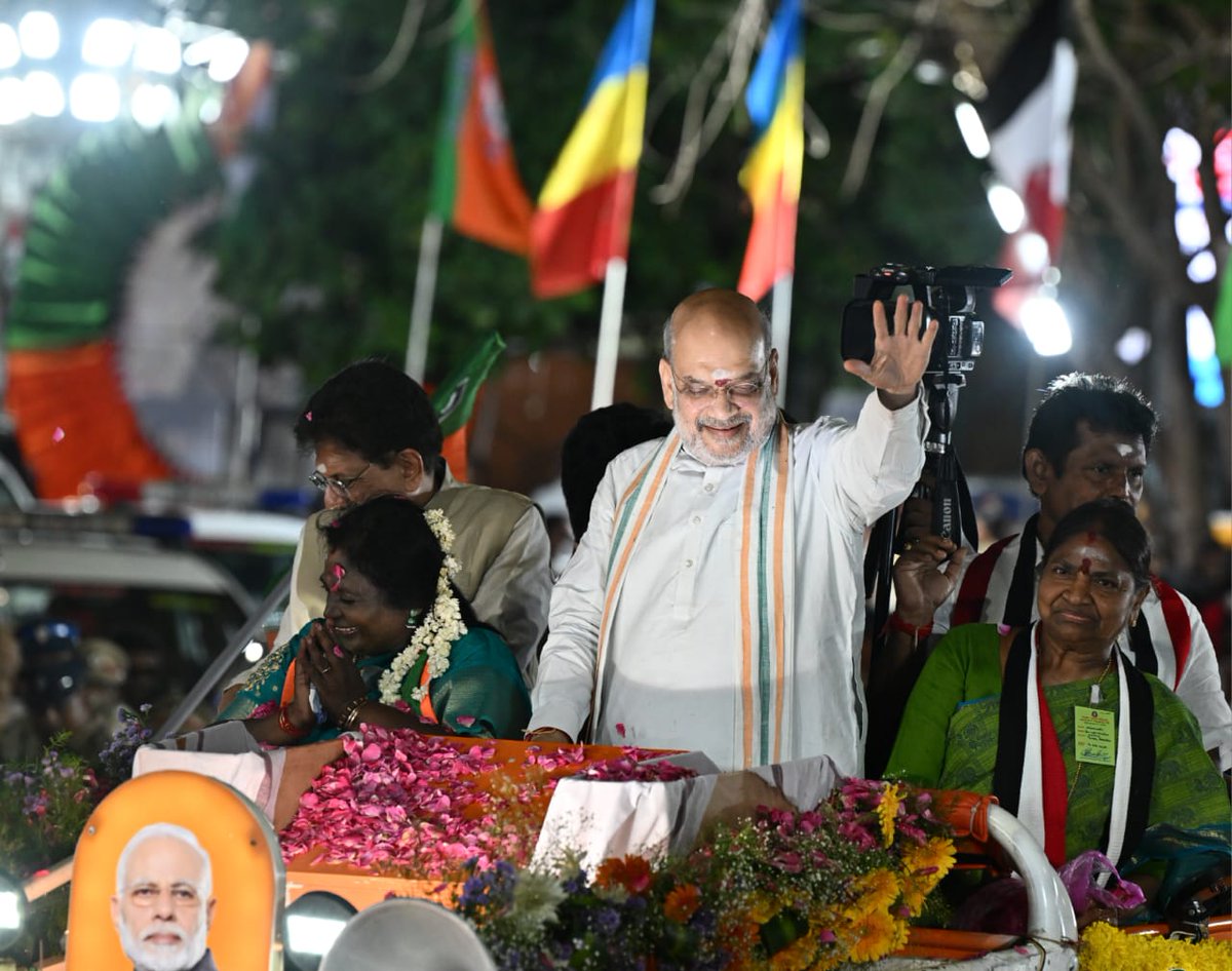 the_hindu's tweet image. Union Home Minister Amit Shah campaigns for Mylapore constituency candidate Tamilisai Soundararajan for the upcoming Tamil Nadu Assembly elections. 

📸 Ragu R

#Tamilnadu #tamilnaduelections #amitshah