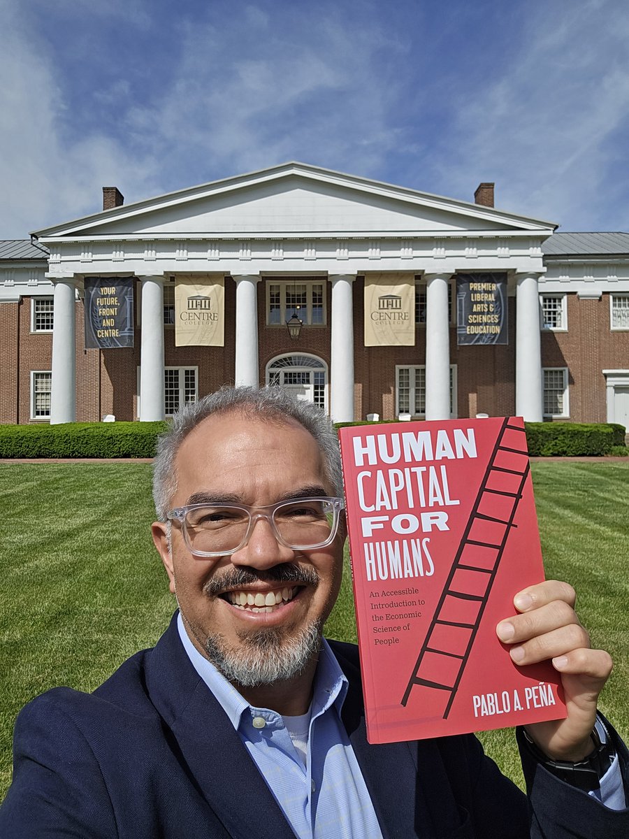PabloPenaMunoz's tweet photo. Amazing couple of days at @CentreC presenting 𝐇𝐮𝐦𝐚𝐧 𝐂𝐚𝐩𝐢𝐭𝐚𝐥 𝐟𝐨𝐫 𝐇𝐮𝐦𝐚𝐧𝐬 and meeting students &amp; professors! I gave a Convocation talk and 3 guest lectures. It was an absolute pleasure. Thank you!🙏
@uchicago @UChi_Economics @UChicagoPress https://t.co/qBpRHSdzpP