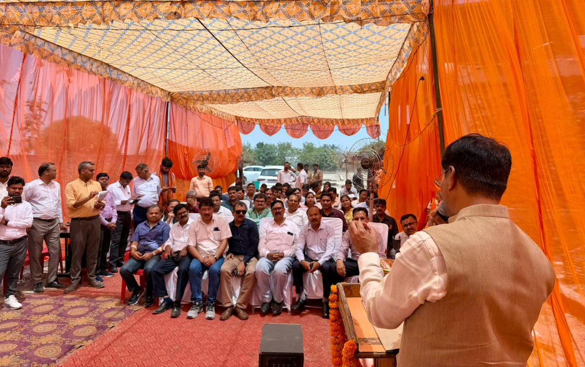 pawanschauhan07's tweet photo. आज उत्तर प्रदेश पुस्तकालय संघ, लखनऊ की केंद्रीय कार्यकारिणी द्वारा मिर्जापुर, ए.के.टी.यू. के पीछे, जानकीपुरम विस्तार, लखनऊ में आयोजित “उत्तर प्रदेश पुस्तकालय संघ भवन एवं सार्वजनिक पुस्तकालय” के लोकार्पण कार्यक्रम में मा० विधायक श्री योगेश शुक्ला जी के साथ सम्मिलित हुआ।

इस महत्वपूर्ण एवं सराहनीय पहल के लिए उत्तर प्रदेश पुस्तकालय संघ के सभी पदाधिकारियों एवं आयोजकों को हार्दिक बधाई एवं शुभकामनाएं।

इस अवसर पर उत्तर प्रदेश पुस्तकालय संघ के अध्यक्ष प्रो. एम. पी. सिंह जी, महामंत्री श्री विनोद मिश्रा जी, पूर्व अध्यक्ष प्रो. यू. सी. शर्मा जी, उपाध्यक्ष डॉ. मनीष बाजपई जी, मंत्री, लखनऊ शाखा कुँवर अभिषेक प्रताप, एड० कौशल सिंह जी सहित सम्मानित जन उपस्थित रहे।