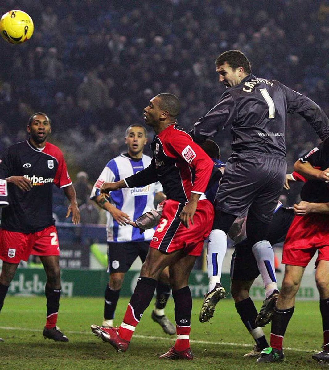 LewisLegdon98's tweet image. Not everyday you go out for a run and bump into Mark Crossley. 

Will be a legend in my eyes for this moment during my first ever Wednesday match 

#swfc