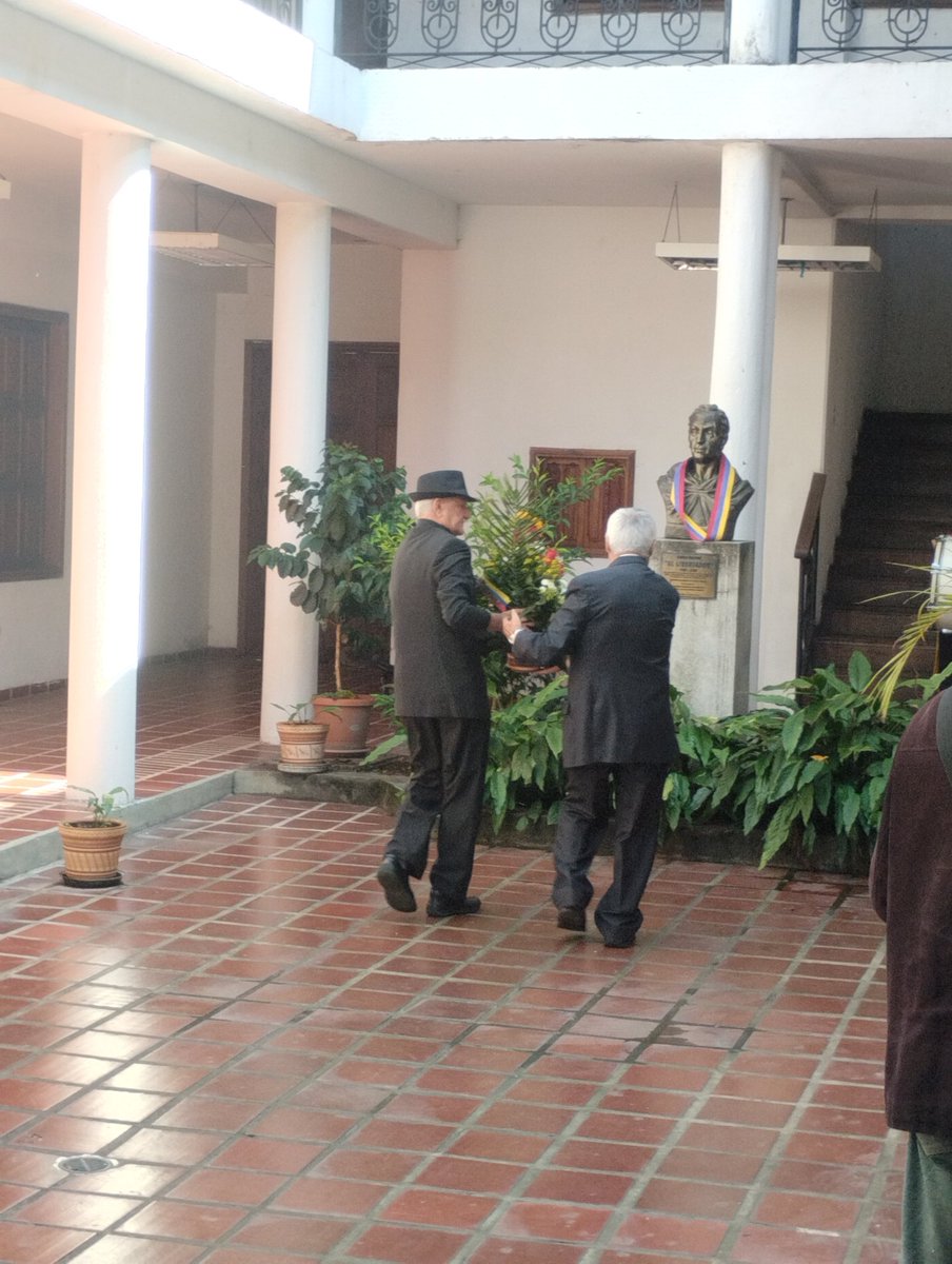 anibal22_lop's tweet image. Conmemoración del 19 Abril 1810, sociedad Bolivariana capitulo #Tachira 
Viva la libertad 
Viva nuestro libertador Simón Bolivar