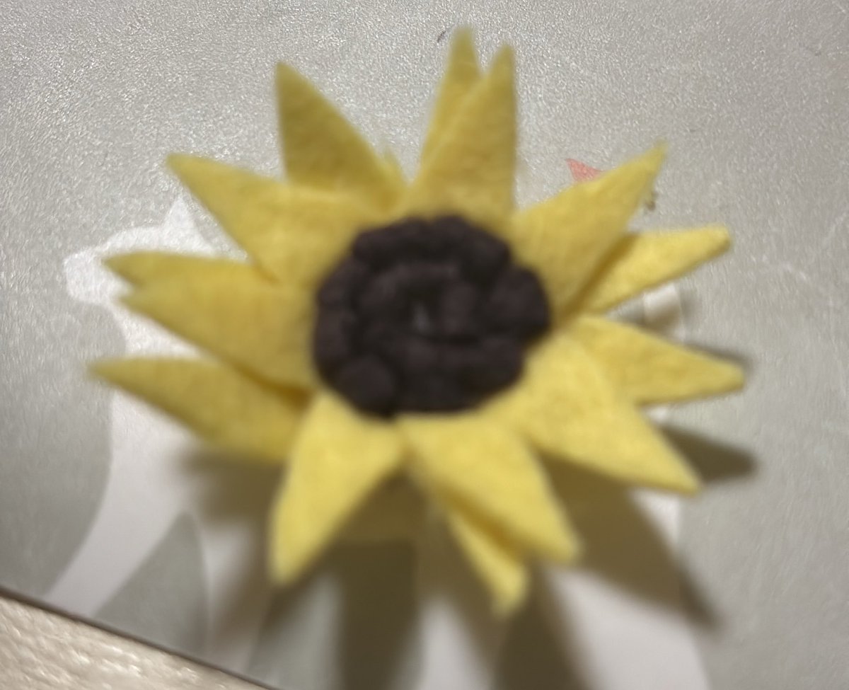 chasomitsu's tweet photo. ひまわり作るって難しいな… https://t.co/UrEfI0CJy7