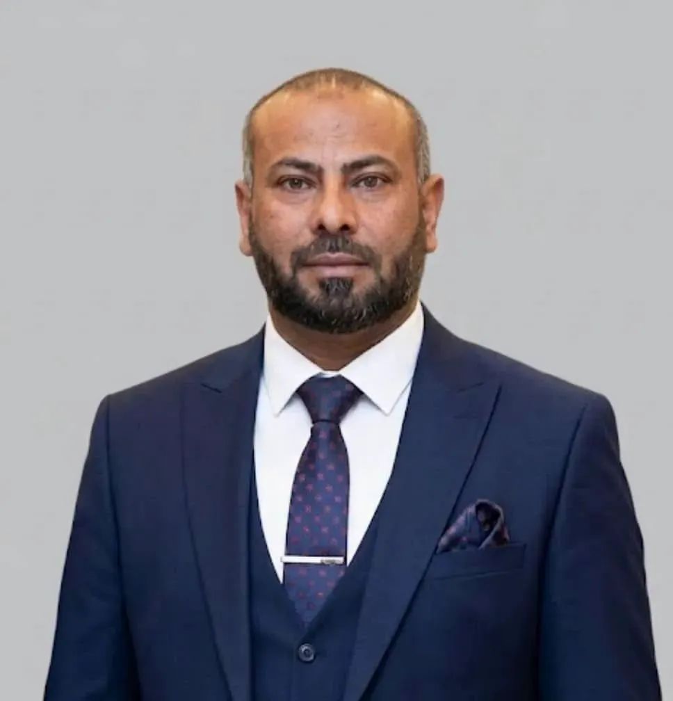 مؤسف أن يقدم مجموعة مسلحة على إطلاق النار صوب مبنى محافظة الضالع واعتلاء المرتفعات والتخندق مهددين الأمن والاستقرار وجهود التنمية التي يسعى إليها المحافظ القبة ، والمؤسف إذا لم تقم النيابة العامة والأجهزة القضائية بمحاسبة الفاعلين، لأن ذلك سيشجع آخرين لارتكاب أفعال أخرى .