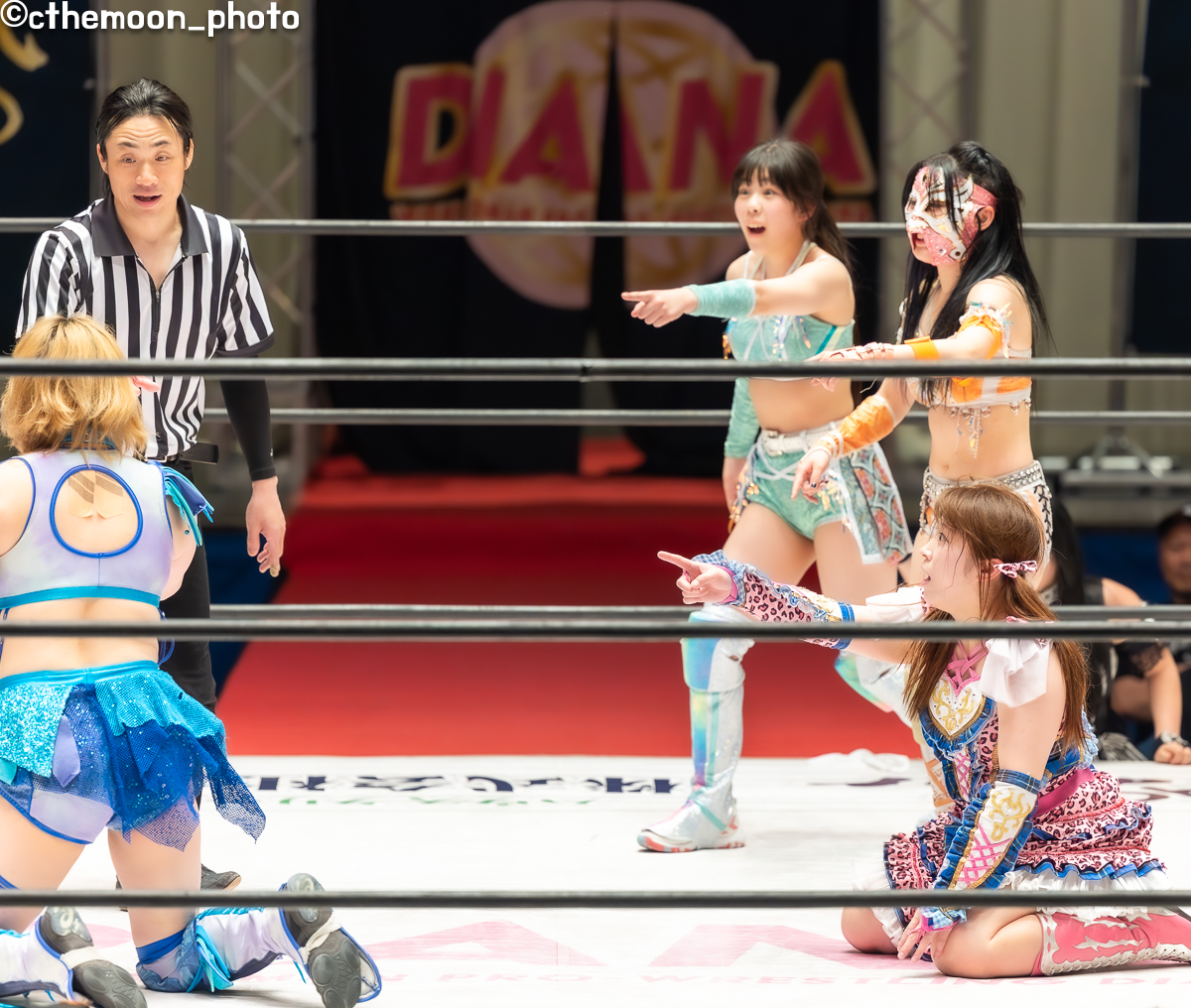 cthemoon_photo's tweet image. 【2026.04.19 ワールド女子プロレス・ディアナ：15周年記念大会 vol.2 Season2-2nd leg@ 後楽園ホール】

キャプテン（真琴さん）がバレた（残った）瞬間。
そして漫画みたいな囲み方、、、

#神姫楽ミサ #炎華 #Anna #wavepro #ディアナ #ディアナにノルなら今しかない