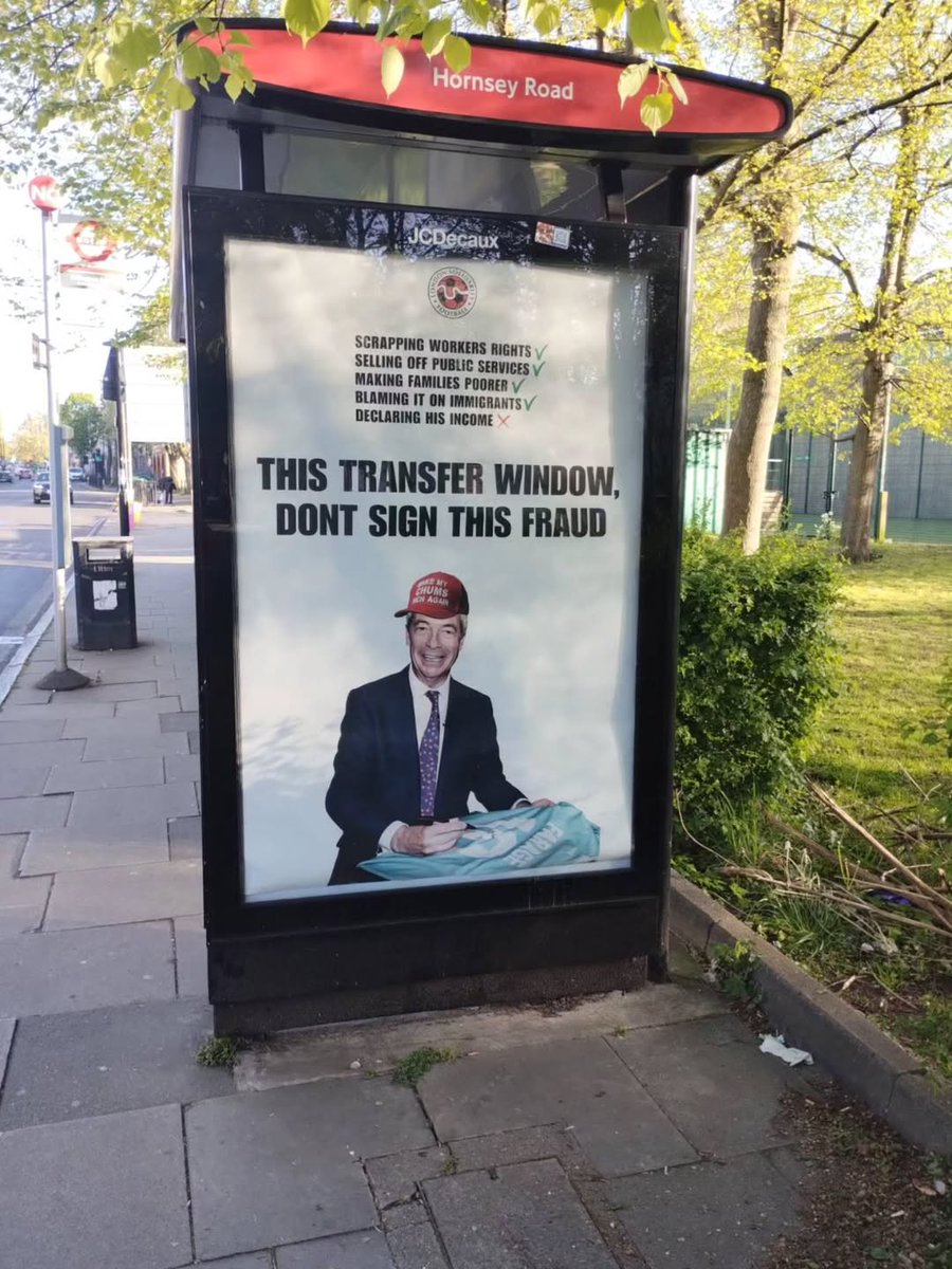 ultras_antifaa's tweet image. #England — Posters prepared by the anti-fascist supporter collective London Solidarity Football against far-right politician Nigel Farage were placed on advertising boards across England.

The collective released the following statement:

“Reform is the new party of the