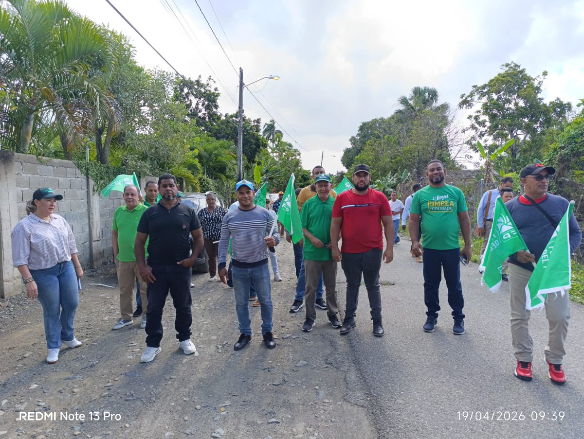 manuelcrespoRD's tweet photo. Seguimos en las calles de la Provincia Hermanas Mirabal, en la continuación de la Gran Jornada de Crecimiento. Hoy, nuestros equipos de trabajo de la @FPcomunica se adueñaron de las calles del Municipio de Villa Tapia. https://t.co/CKj1D4TyM8