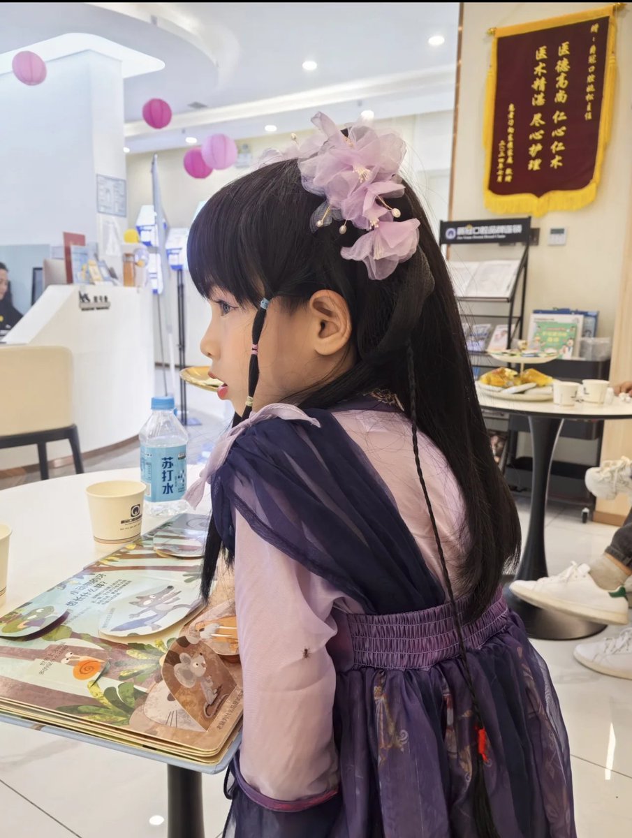 miike_hrk's tweet image. 这是小男孩，好看吧？
很多老保申饬男女大防生怕小孩变性，恰恰是因为小朋友真的可以有条件探索自己的性别身份形成认同，等到基因激素强加给孩子第二性征和骨架细节的时候再怎么吃🍥也不好办了，最后难逃喝盐结局🧂。
#mtf #跨性别