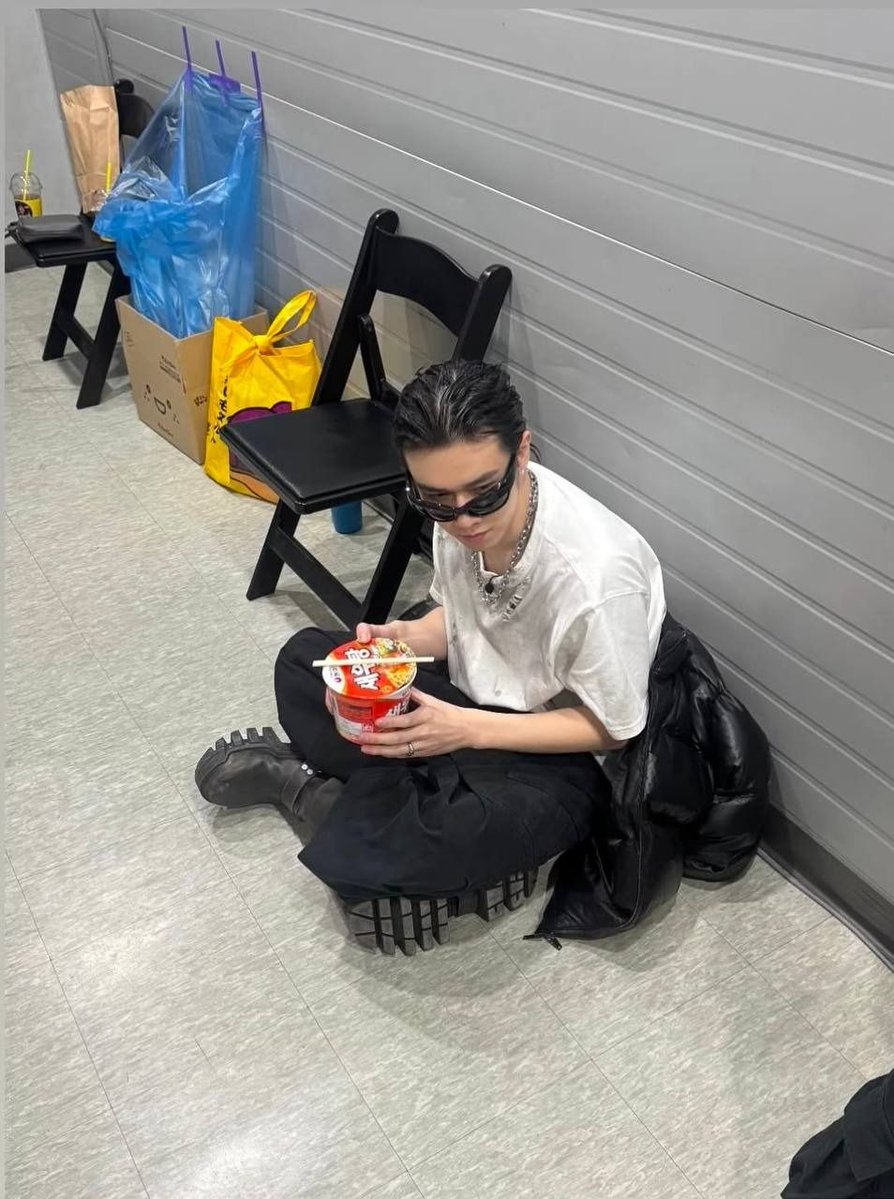 Woodsy Corner. tweet media