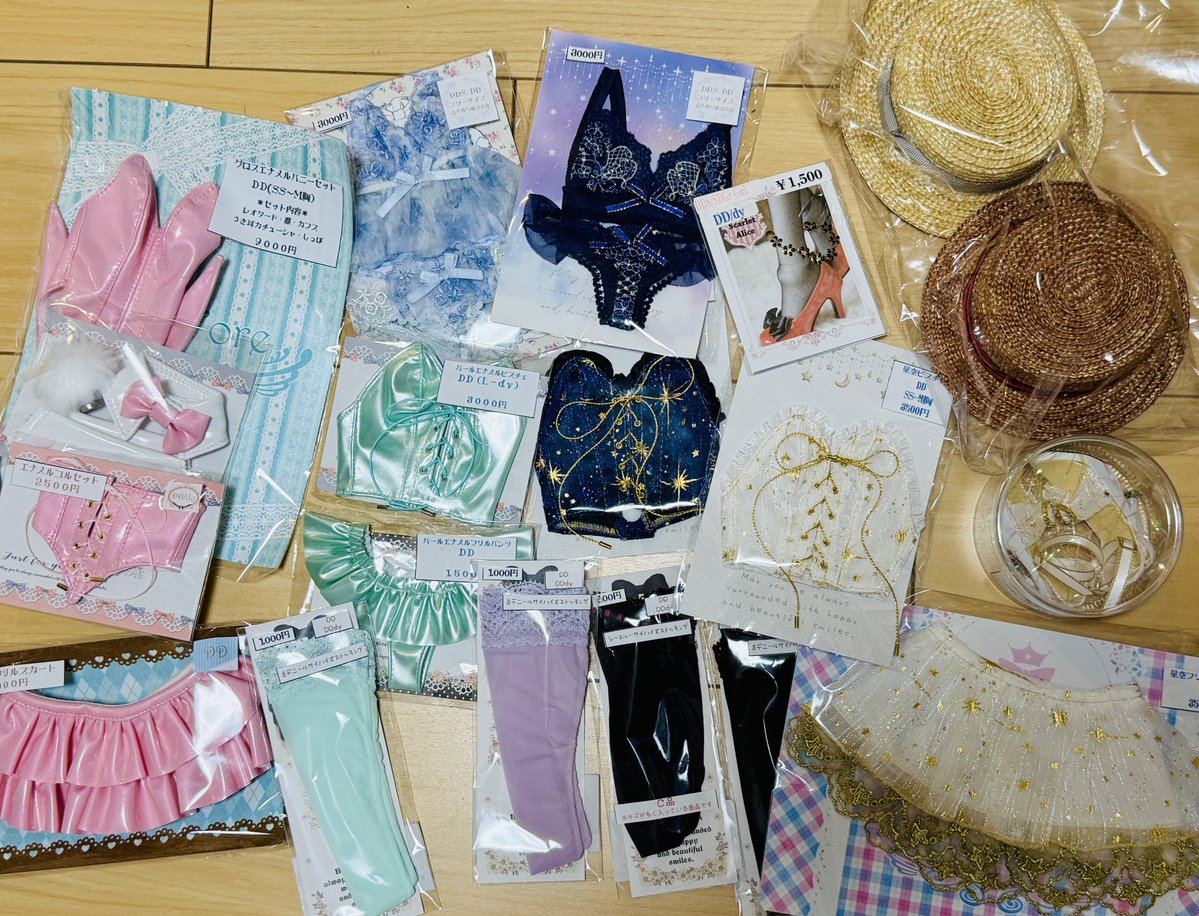 10PLA_Doll's tweet image. 帰ってきて色々片付けたので戦利品しょうかーい！！

今回そんなに買わんやろって思っていつもより予算抑えてたんすよ…来月もあるからね

…

完璧予算オーバーだよ💸💸💸
明日からもやし生活頑張ります！！

#エルドール下着
#skyloops
#ScarletAlice