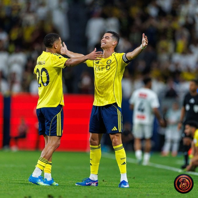 FootballGoalFC's tweet image. 🚨 𝗕𝗥𝗘𝗔𝗞𝗜𝗡𝗚  
Cristiano Ronaldo scores his 969th goal! 🐐🇵🇹 

One more and he'll hit the incredible milestone of 970! Can he do it? 

#Ronaldo #Goals #Football