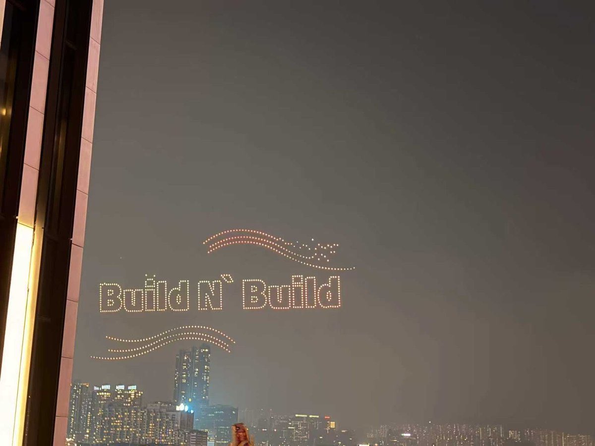 表哥 一姐 这图上的说是香港无人机拍摄出来的，这是真的吗？<a href="/cz_binance/">CZ 🔶 BNB</a> <a href="/heyibinance/">Yi He</a>