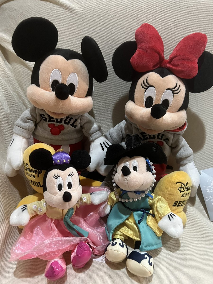 peter_mayu's tweet photo. 弾丸で韓国へ🇰🇷
ディズニーストア行って韓国ミキミニ買ってきた✌🏻ソウルパーカーはNEW✌🏻 https://t.co/2N4bwvdDZ3