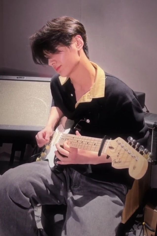 Our rockstar

FUEL OF HAPPINESS WITH JAY
#JAYKeepsTheENGENEsON
#이_순간_종성의_세계야
