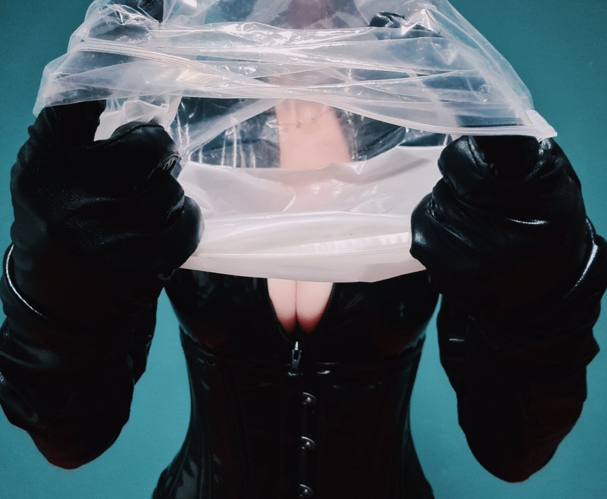 The_Huntress_UK's tweet image. Nice deep breath for me baby.

#breathplay #hitwoman #pvc