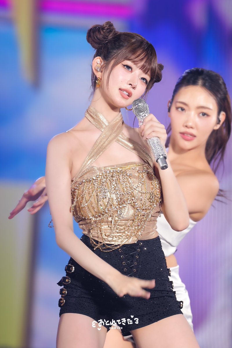 hourly rei tweet media