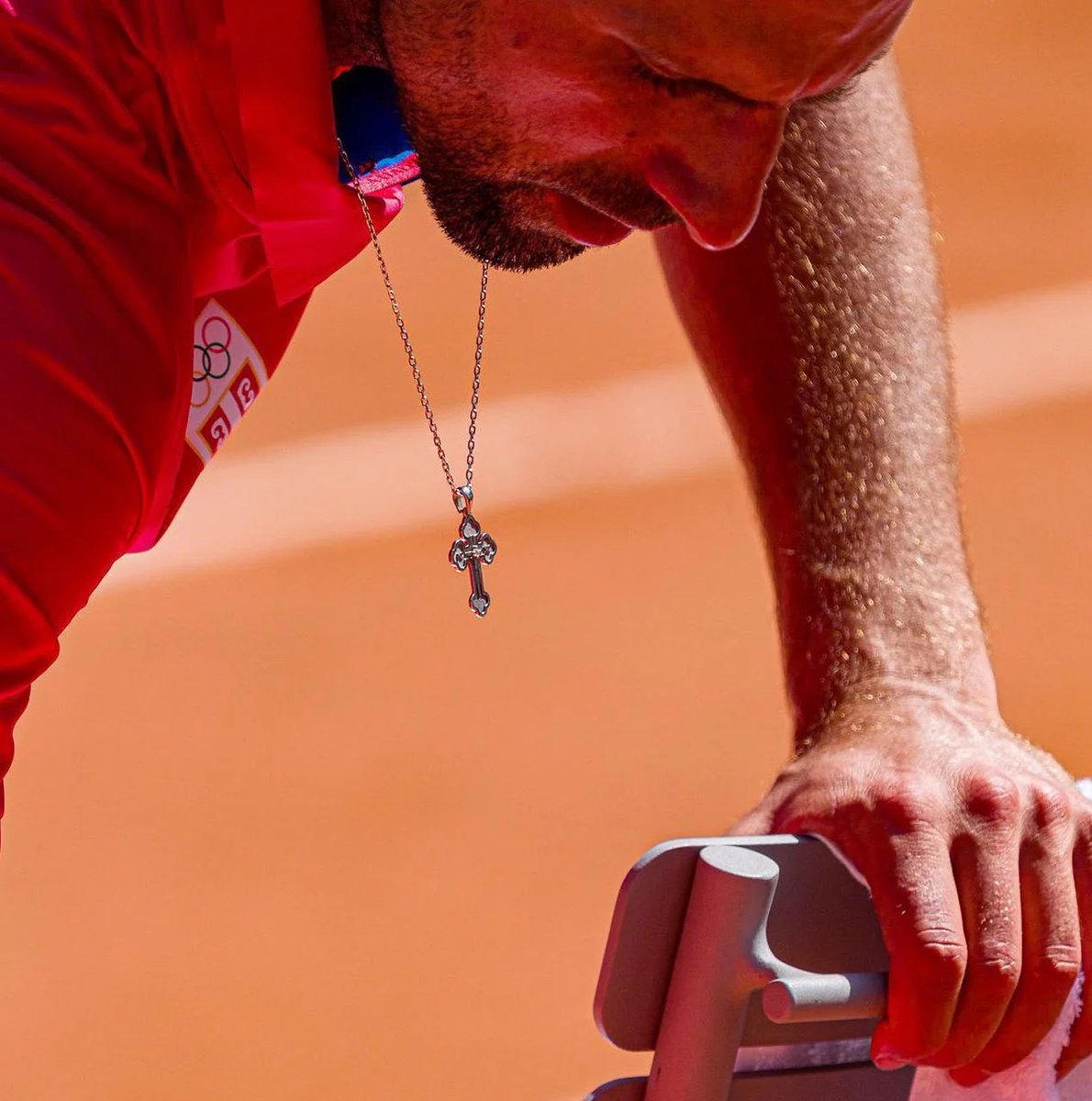 >Be Novak Djokovic
>The undisputed GOAT of tennis
>Wears a cross around his neck every match
>Says his most important title isn't a Grand Slam, but "Orthodox Christian"
>When forbiden by the Olympics to showcase his faith in Jesus Christ he showed his cross necklace to the