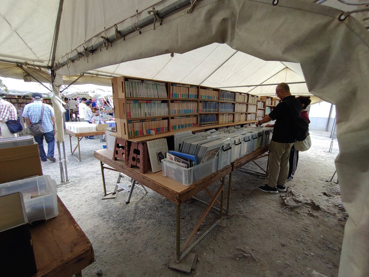 clockworkrec's tweet image. To all overseas tourists visiting Osaka during ”Golden Week” in 2026.
During that period, a large-scale used book fair will be held at Shitennoji Temple in Osaka.
It is called "SHITENNOJI HARU NO DAI FURUHON MATSURI".
#sightseeingjapan
#sightseeingosaka
#goldenweek
#osaka