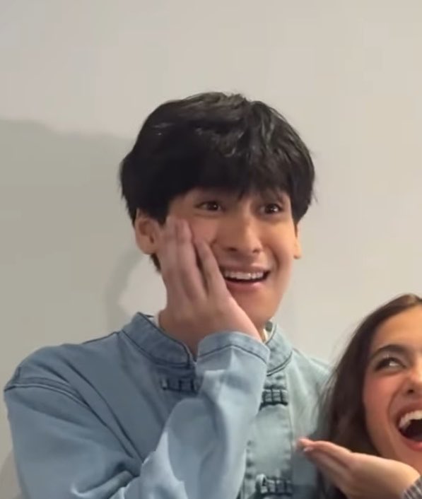 _suzelleeee's tweet photo. AAGOOFY 😭😭😭😭😭😭 https://t.co/hcU8M2SJhq