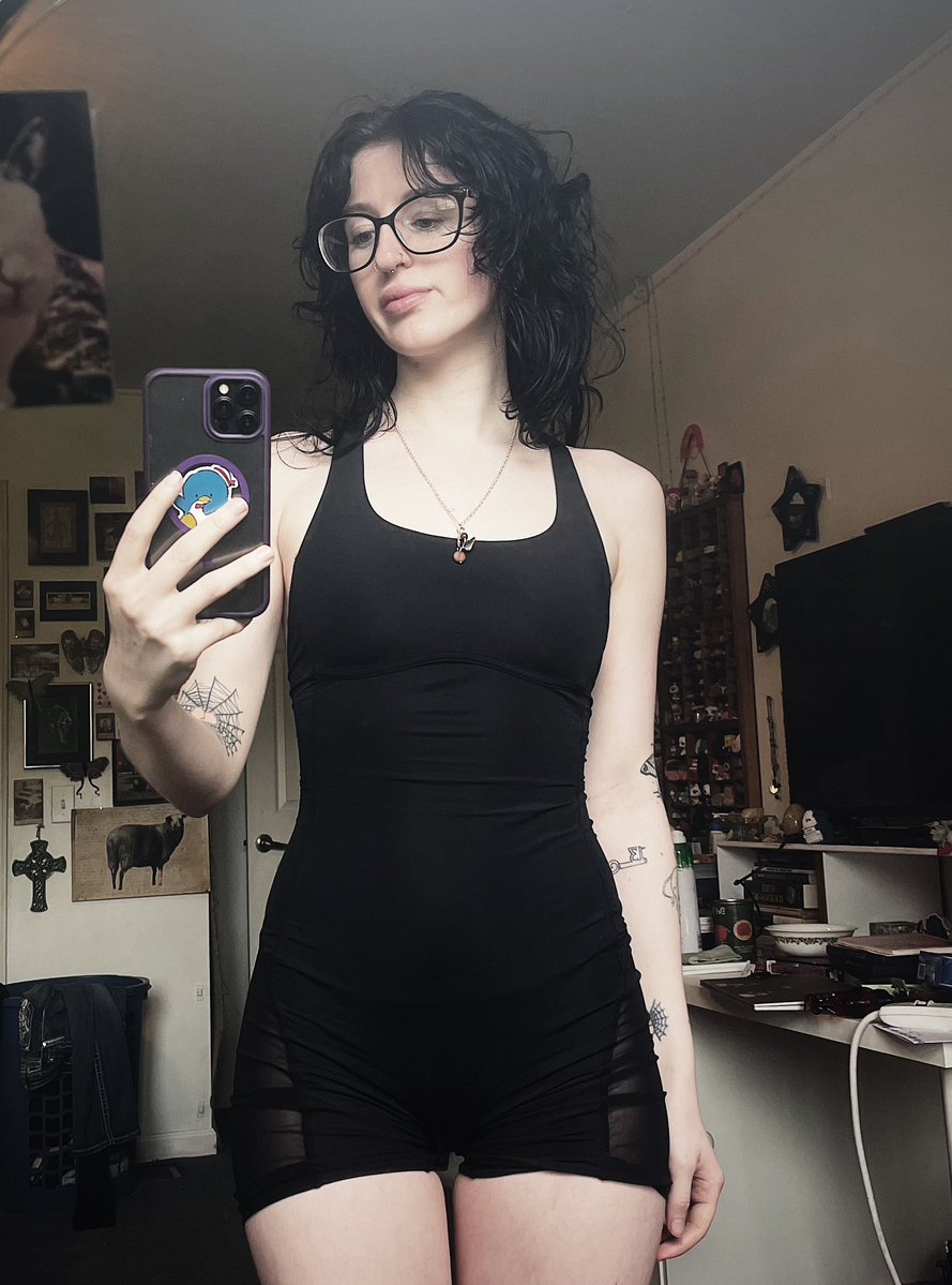 tw0lambs's tweet image. good morning :3

#gothgirl #goth #alternative