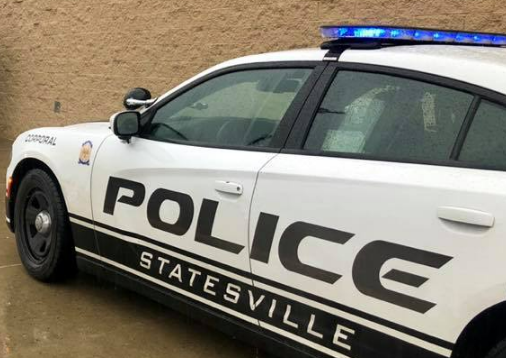 Queen_City_News's tweet photo. #BREAKING UPDATE | #Statesville home invasion turns deadly, 24-year-old man killed, police say

What we know >> https://t.co/frmlaFGtZl https://t.co/AaVRBohG97