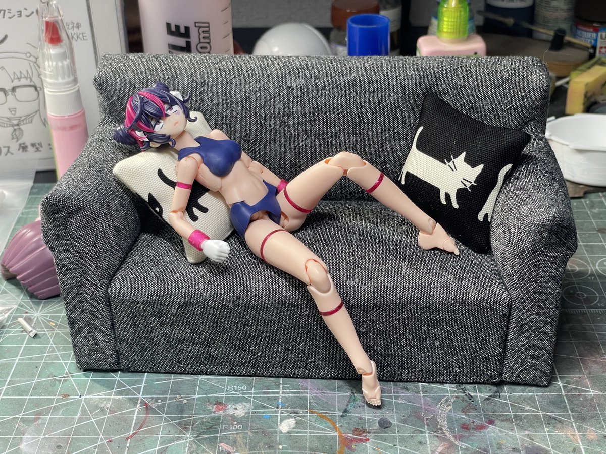 けもケットに続いてアイドールにもお邪魔してSeiさん(<a href="/info_P_E/">P★E(Sei)</a> )の大きめソファをお迎えしました！

置いた途端にくつろがれた…