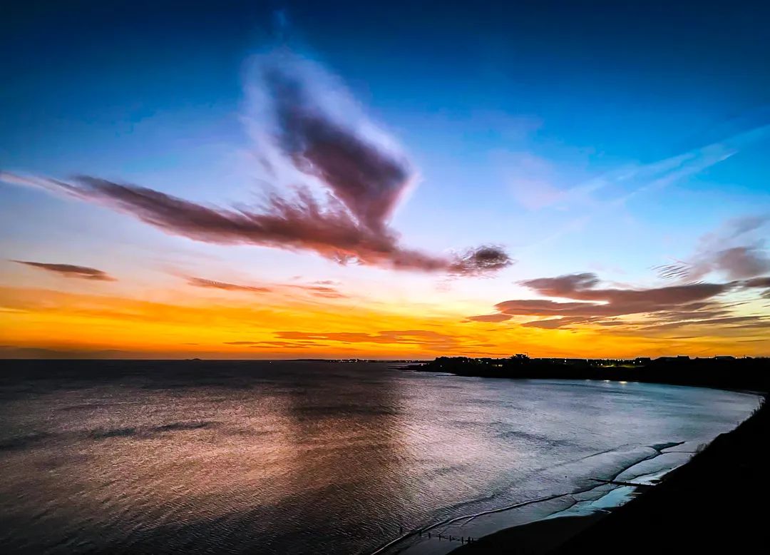ThisIsIreland3's tweet image. The Angel of the morning flying over Skerries, just WOW 💚🌊

📍County Dublin - Ireland ☘️

📸 Martin McNamara

#Ireland #Dublin #Skerries #Angel