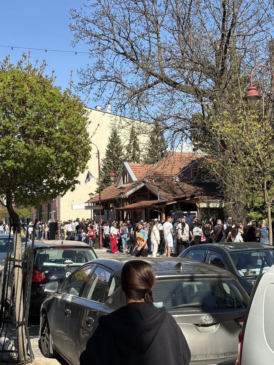 В Димитровград, Сърбия, благодарение на мръzниците.
Няма да ни спрете, въпреки това
