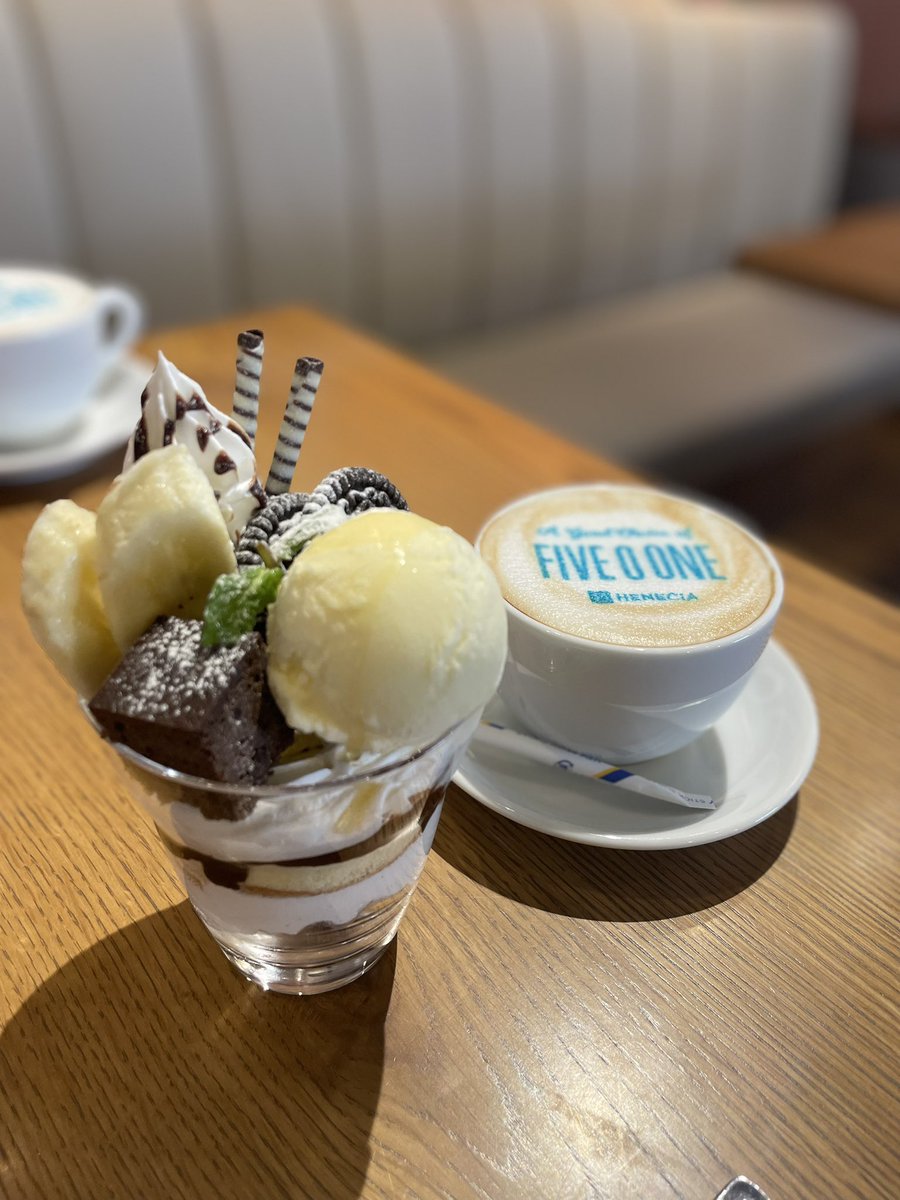 naturalmaple's tweet photo. コラボCafe☕️ 渋谷のﾀﾜﾚｺへ
FIVE O ONE 🌱だけの
スクリーンの動画や
ポスター に囲まれてる空間は
やっぱり良い〜👍
ﾏｲｸ🎤でお会計とか進行していくｼｽﾃﾑ面白い😁 https://t.co/NtJgjTZtjl