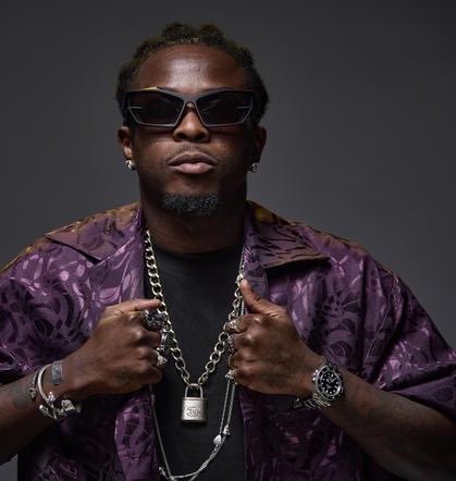 Blague à part, en 2026 le rap ivoire a fait deux Zénith en une année. J’espère que ça va motiver les rappeurs du pays à faire des salles en France.