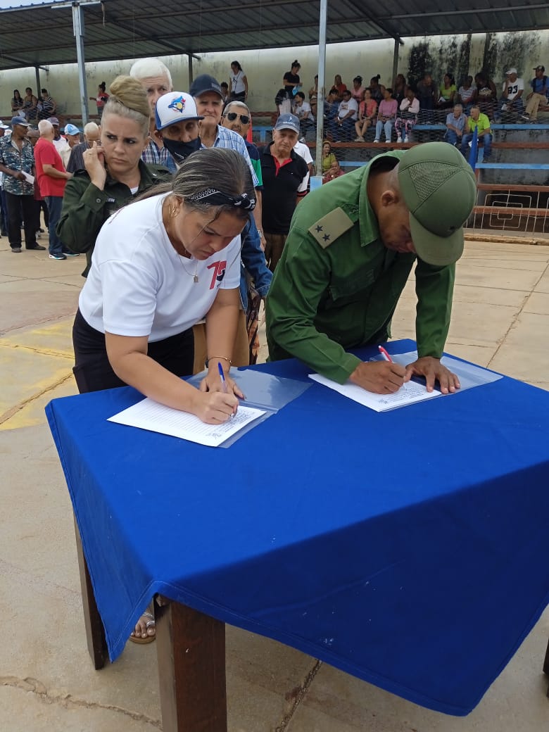 Una firma no es solo un nombre en un papel. Es el compromiso de no permitir injerencias, bloqueos ni amenazas. Por la patria, por la paz, firmo hoy. No necesitamos invasores que nos "salven". #MiFirmaPorLaPatria #MatancerosEnVictoria