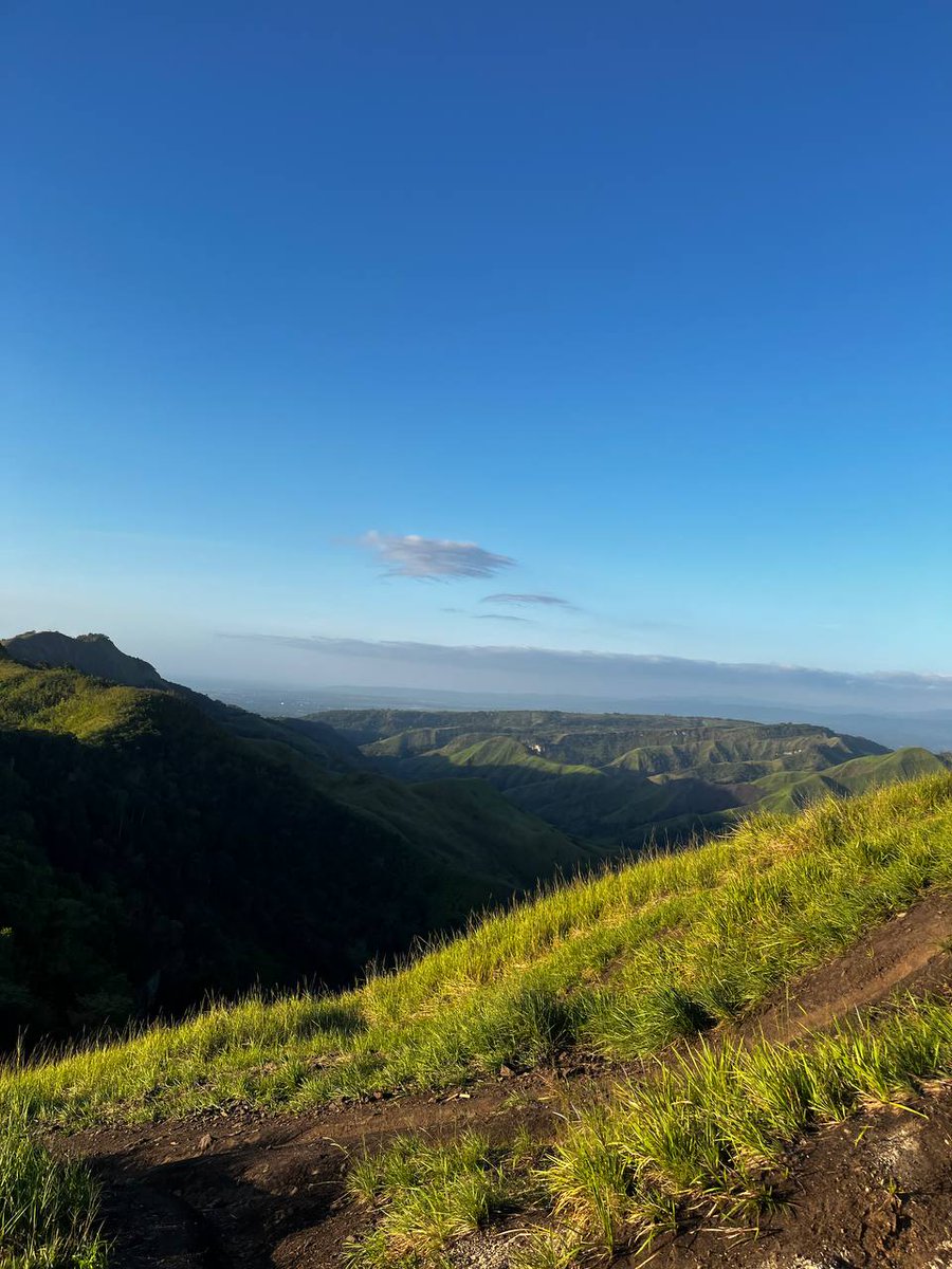 grayyqwqw's tweet image. 50 years after Himmel the Hero’s death… found myself at Sanchez Peak, Buko-Buko Peak.

#Philippines