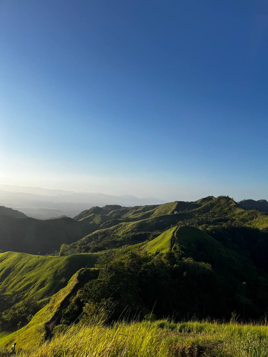 grayyqwqw's tweet image. 50 years after Himmel the Hero’s death… found myself at Sanchez Peak, Buko-Buko Peak.

#Philippines