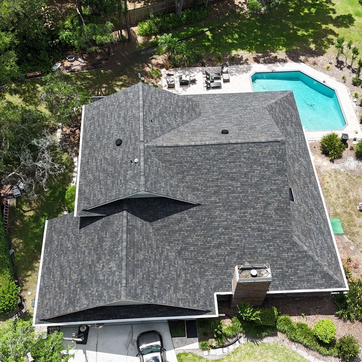 SteadfastR77448's tweet image. Lutz, FL roofs upgraded w/ Black Sable Duration shingles 🏡 Wind tough, bold look 😏 Free inspection @SteadfastR77448 #roofing #roofers