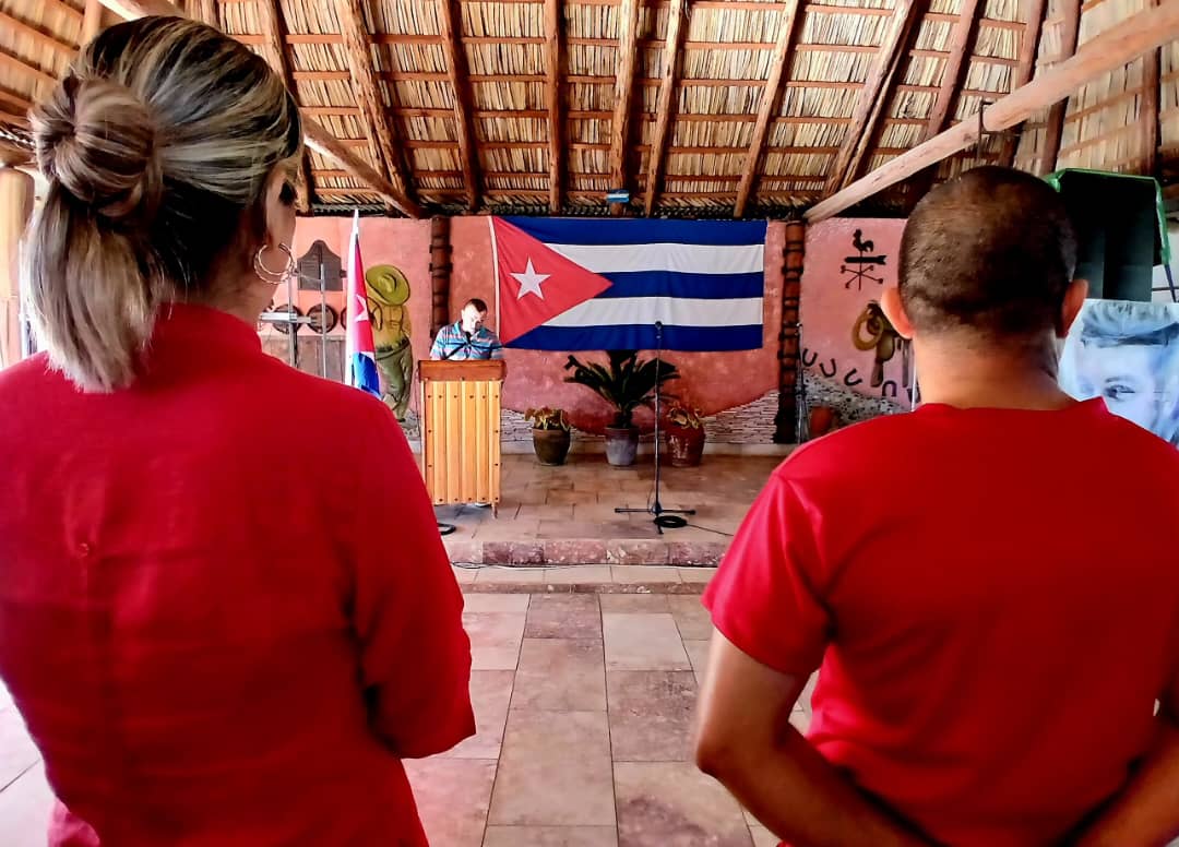 El pueblo de #LaSierpe dijo presente este 19 de abril, ratificando su apoyo incondicional a la defensa de la patria. ¡Girón vive, la lucha sigue! 🇨🇺✊
#GirónVictorioso #GirónEsHoy #SanctiSpíritusEnMarcha #LaSierpe
