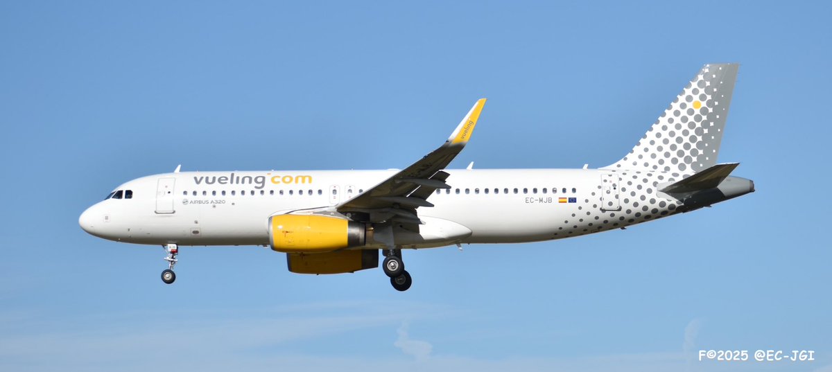 Pinguy2's tweet image. #4608 #yesterdayspicture #weekendextra #A320
EC-MJB at BCN / LEBL on
16th November 2025
#avgeek #fencespotting #todayspicture
