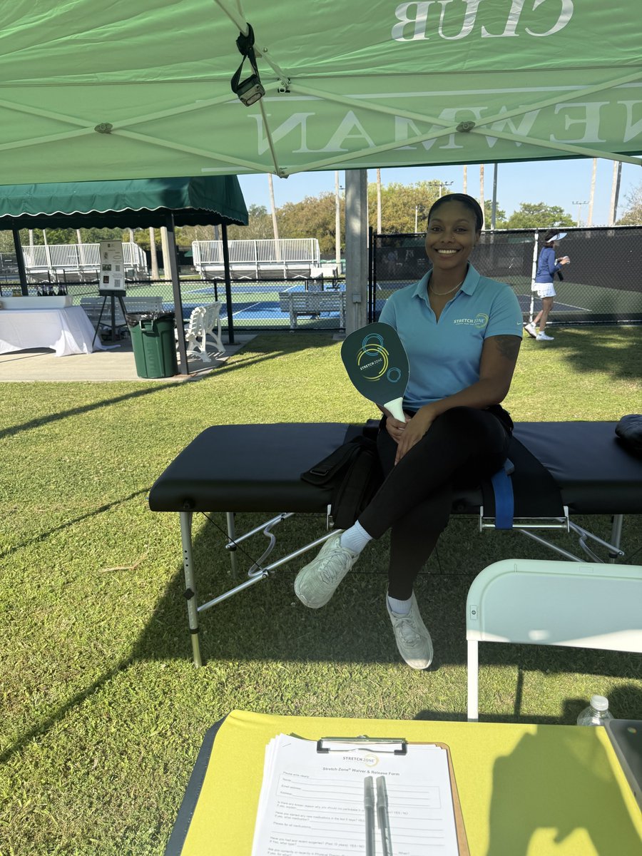 SZUptown's tweet image. Serving stretches and supporting the community 🤝💙

Loved being part of such a great event with Newman! Helping people feel better, while giving back, is what we’re all about!
#stretchzone #fyp #mobilitymatters