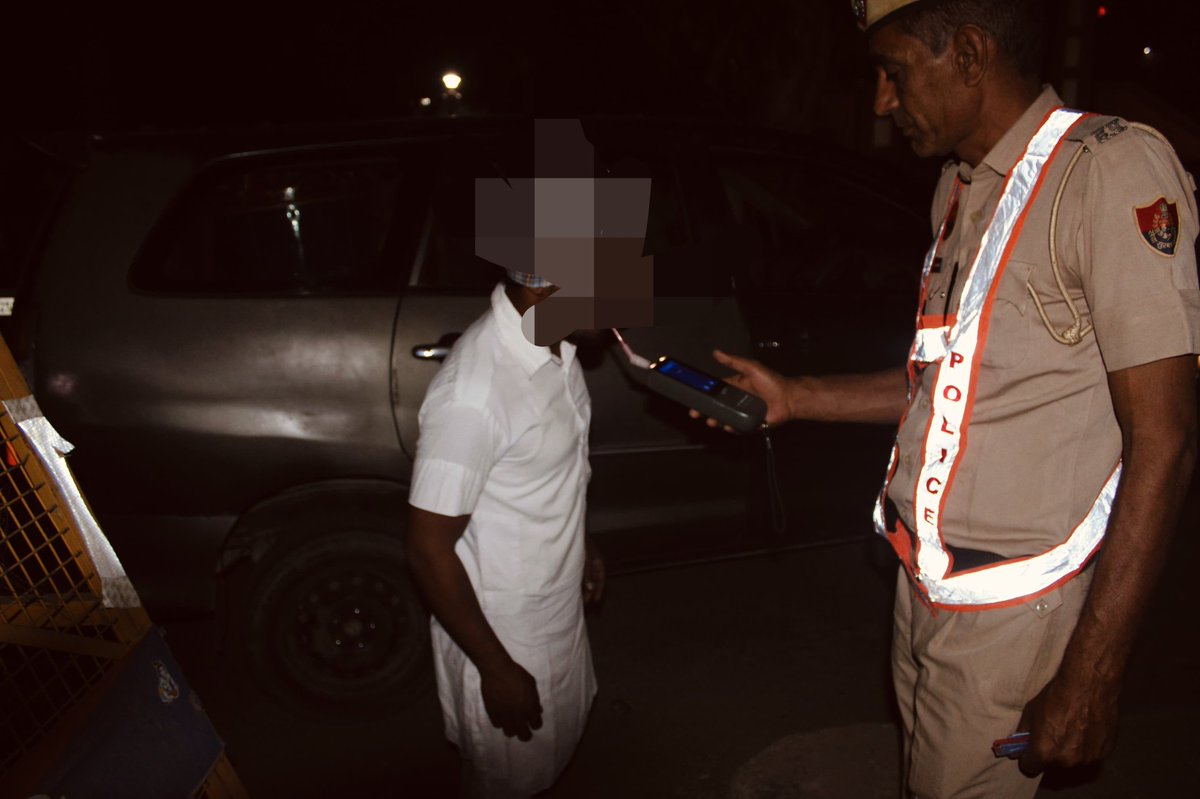 DabwaliPro16757's tweet image. पंजाब-हरियाणा बॉर्डर पर डबवाली पुलिस का सख्त एक्शन 🚨

✔️ मलोट नाके पर नाइट डोमिनेशन
✔️ 83 वाहनों की चेकिंग
✔️ 2 वाहन इम्पाउंड (ड्रंक ड्राइविंग)
✔️ NDPS मामलों में कार्रवाई

सीमा पर सख्ती, अपराधियों पर नजर

#DabwaliPolice #NightDomination #BorderSecurity #HaryanaPolice