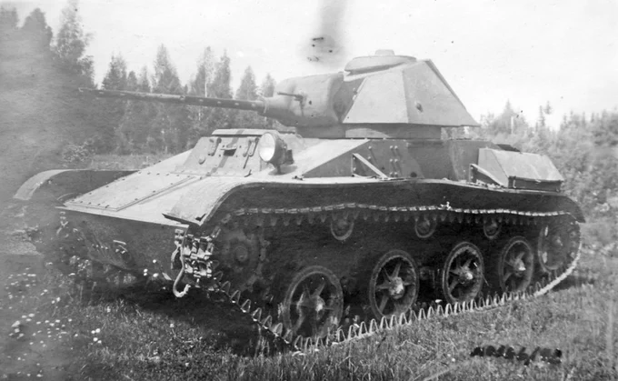 Tank_Archives's tweet image. A T-60 tank equipped with a high velocity 37 mm ZIS-19 gun in an enlarged turret entered trials #OTD in 1942. This was a considerable upgrade to the T-60 tank, but entirely unnecessary, as the T-70 was already replacing it in production. #tanks #history #WW2 #WWII