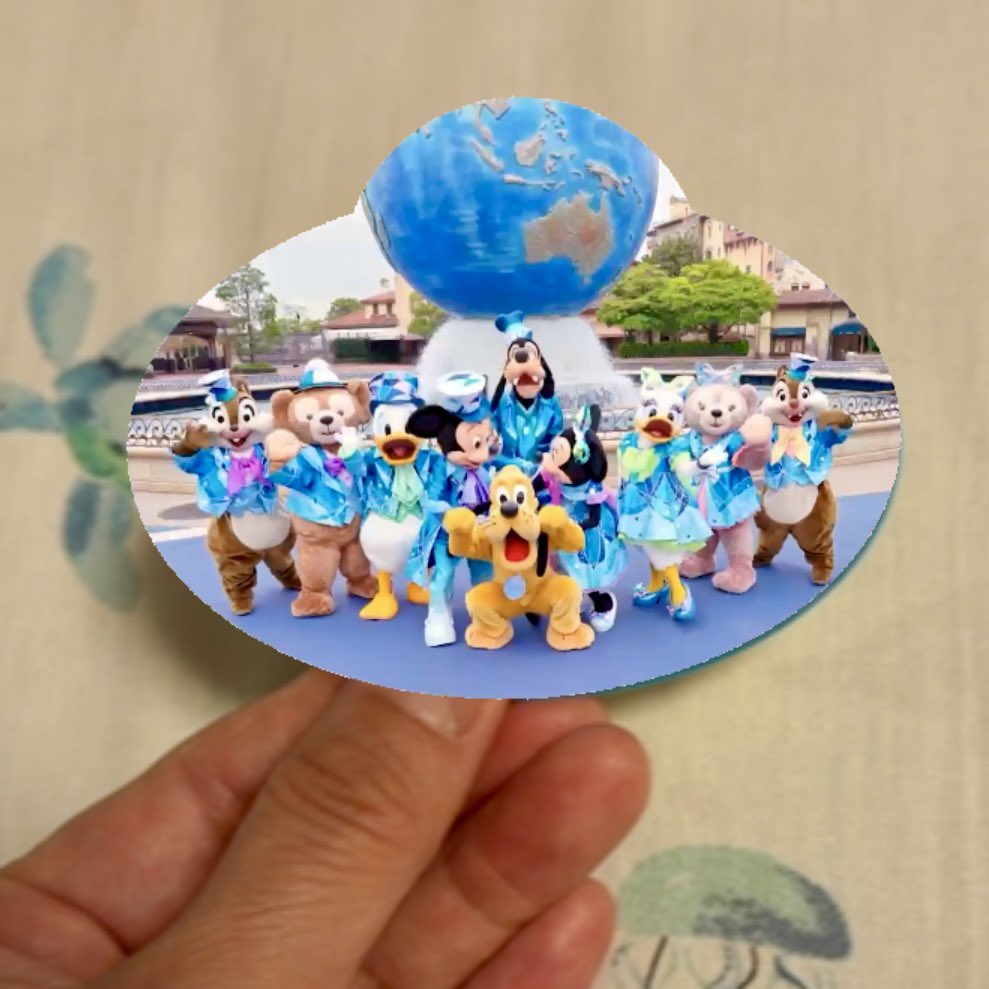 SA_TO_PIN's tweet photo. キャストの方から頂いたステッカー。
こんな仕掛けがあったなんて🤩🤩🤩
感動だよう✨️✨️✨️

家に帰ってからも、
ず～～～っとHAPPYが続くって、
最高過ぎだ｡+.ﾟ.(٭°̧̧̧ω°̧̧̧٭)ﾟ+.ﾟ｡

#disneysea 
#ディズニーシー
#スパークリングジュビリー
#ディズニーシー25周年 https://t.co/JSFZZ4xKH0