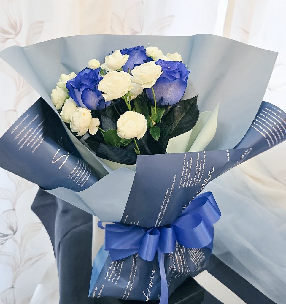 青い薔薇の花言葉は
     「奇跡」そして「夢が叶う」

ジェイに出会えたおかげで
私に奇跡が起きて夢が叶ったよ

だから今日は私が奇跡を起こして
ジェイの夢を叶えたい

でも私にそんなチカラはないから
せめて精一杯ジェイに届けたい

#to_JAY_Always_with_you