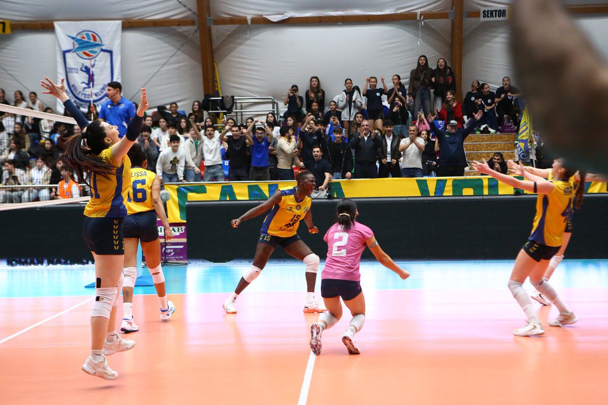 Azergold_QSC's tweet photo. “AzerGold” QSC-nin baş sponsoru olduğu, Gəncə-Daşkəsən regionunu voleybol üzrə Azərbaycan Yüksək Liqasında uğurla təmsil edən qadınlardan ibarət “Gəncə” Voleybol Klubu mövsümü uğurla başa vuraraq bürünc medal qazanıb.

Ətraflı məlumat üçün: https://t.co/yJZSPPKYRy https://t.co/DFWM2AgJfR