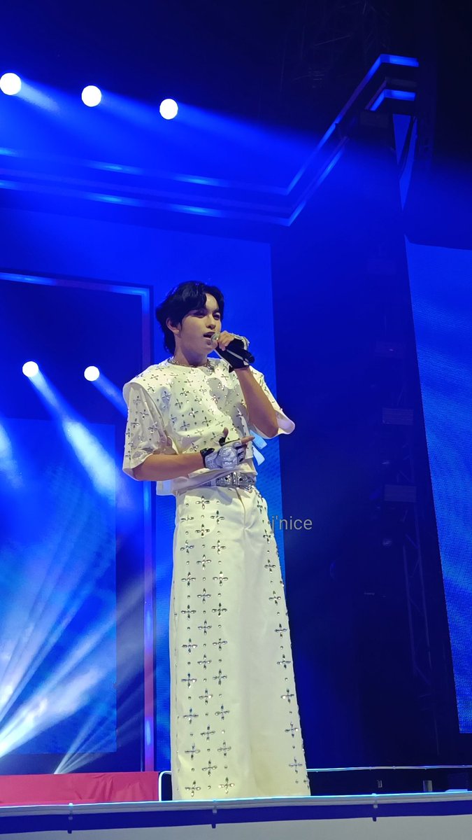 You’re amazing &amp; always shining. You did really well today your performance and stage presence were incredible. Take good care of yourself &amp; get well soon.✨🐰💜💙

HORI7ON FLIES AT ROUNDFEST

#HORI7ON_LightsUpROUND2026
#HORI7ON_FlyWithIt
#HORI7ON #호라이즌
#MARCUS #마커스