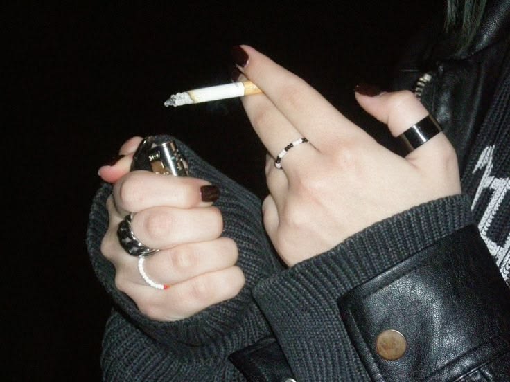 connfilmts's tweet image. na #mood effy