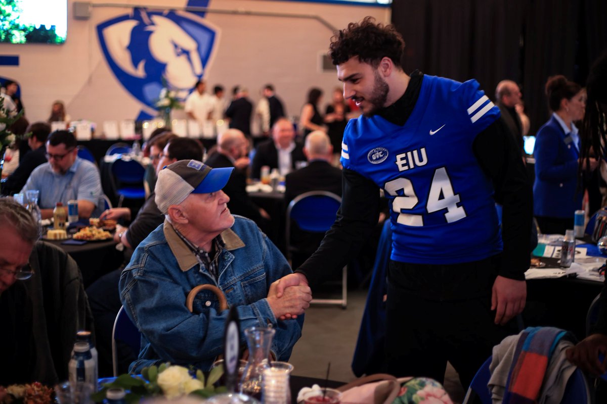 EIU_FB's tweet image. We had an amazing time last night helping serve at the annual Athletics Spring Fling Event! Appreciate everyone's coming out and showing their continued support of Eastern Illinois Athletics!

#WeNotMe | #BleedBlue | #TogetherWeWill